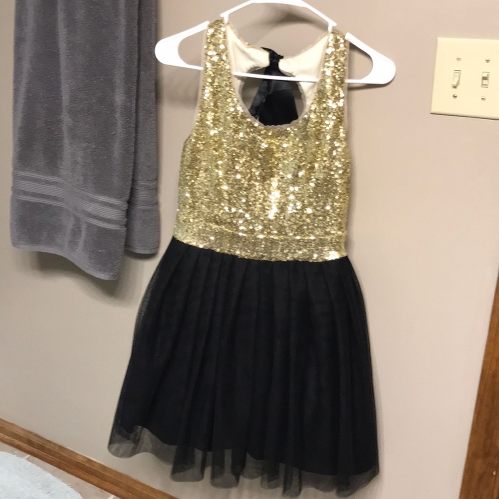 Gold sequined formal dress!